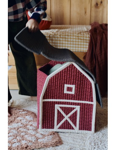 Lorena Canals - Growing Up on a Farm...