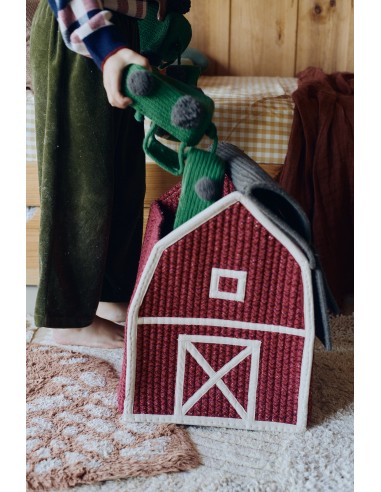 Lorena Canals - Growing Up on a Farm...